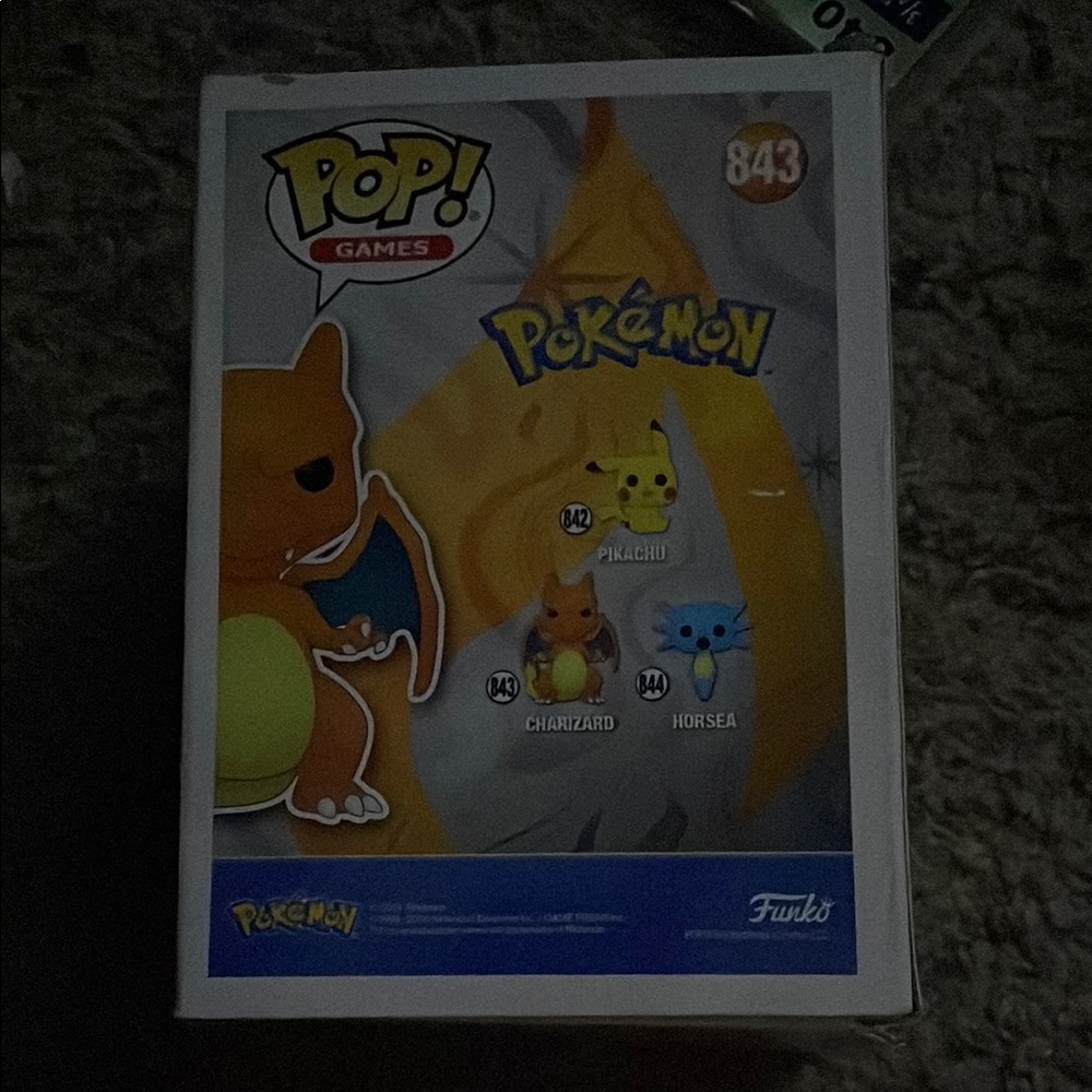 Charizard Vinyl Figure - Picture 3 of 4